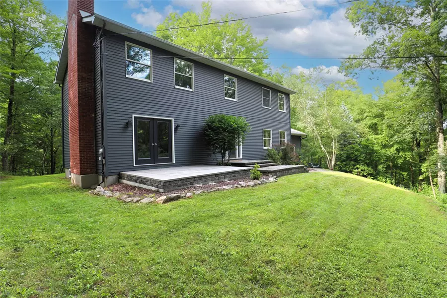 2 Durmo RD, New Paltz, NY 12561