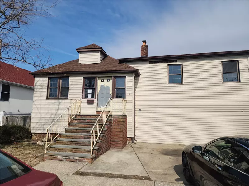 1043 Delaware AVE, Island Park, NY 11558