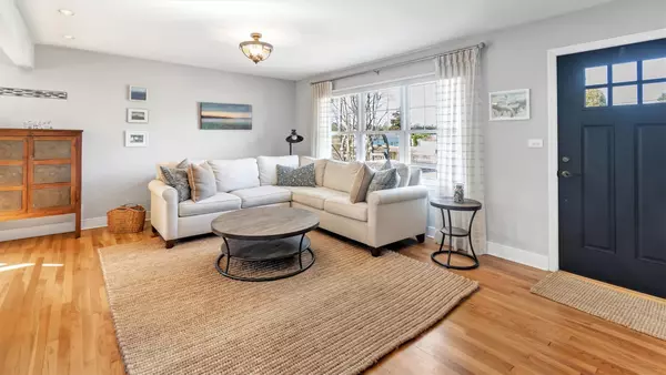 Westhampton Beach, NY 11978,14 Maple ST