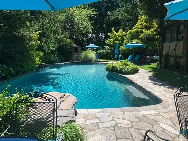 Pelham, NY 10803,1028 Esplanade
