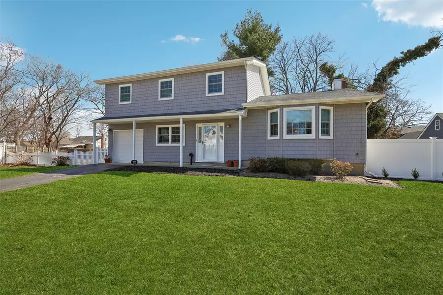 322 W 4th ST, Deer Park, NY 11729