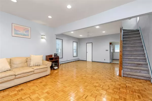 Jamaica, NY 11435,105-22 Remington ST