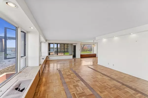 Whitestone, NY 11357,166-25 Powells Cove BLVD #1A