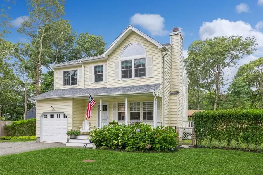 1 Re CT, Hampton Bays, NY 11946