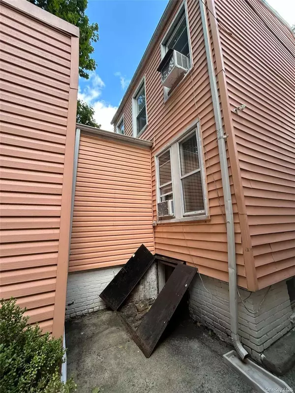 Brooklyn, NY 11207,168 Miller AVE