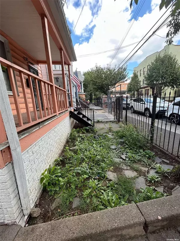 Brooklyn, NY 11207,168 Miller AVE