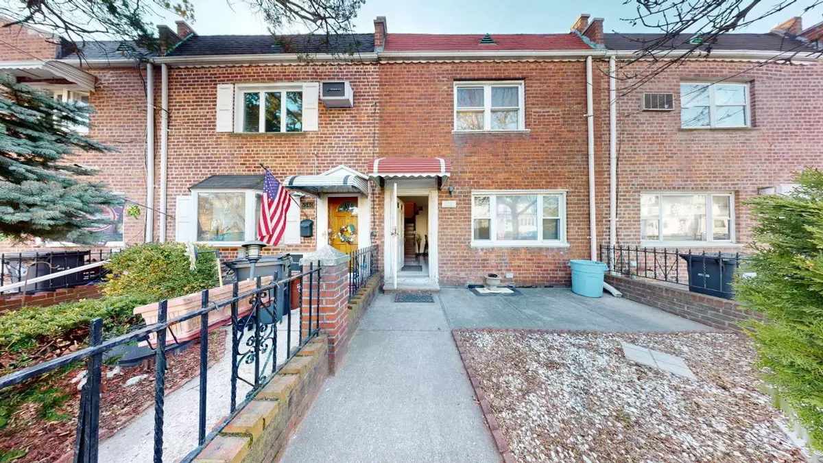 Middle Village, NY 11379,6538 75th PL