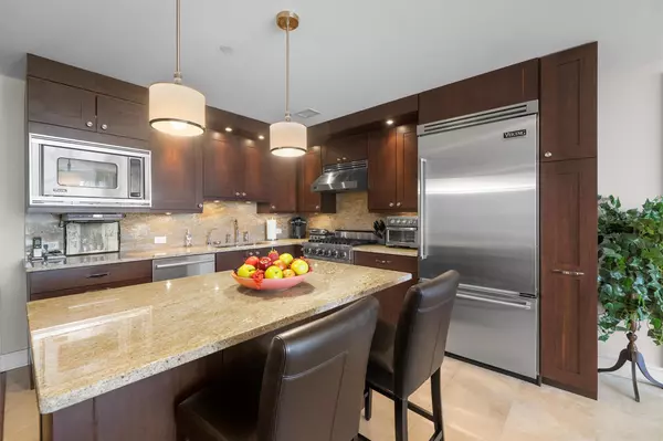 White Plains, NY 10601,5 Renaissance SQ #12F