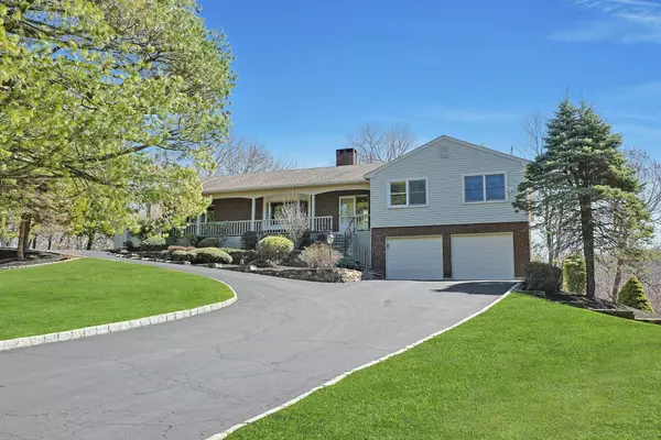 Thornwood, NY 10594,143 Rolling Hills RD