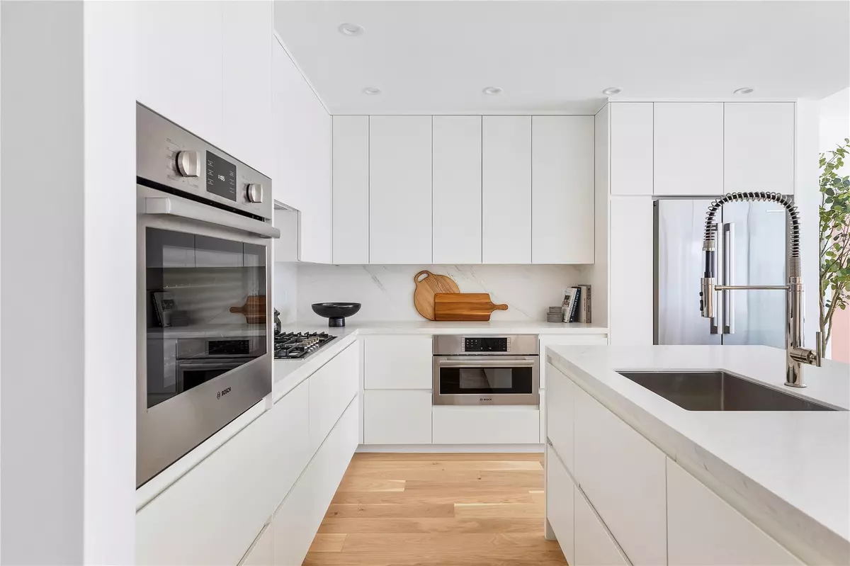Long Beach, NY 11561,100 Boardwalk #L8 A