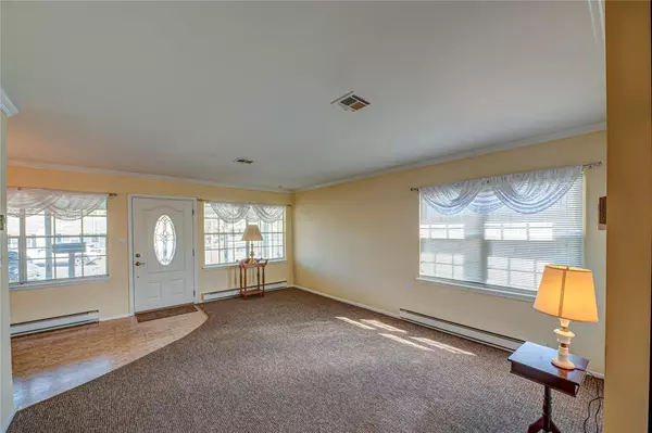 Ridge, NY 11961,160 Falmouth CT #A