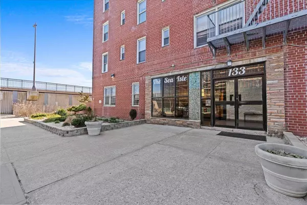 133 Beach 120th ST #1F, Rockaway Park, NY 11694