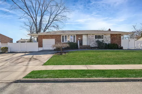 24 Sheldon PL, Commack, NY 11725