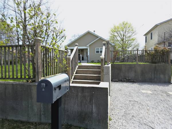 78 Saint George DR, Shirley, NY 11967