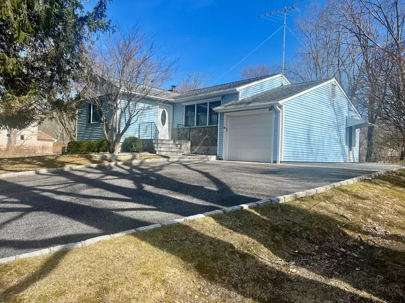 2766 Cecile DR, Yorktown Heights, NY 10598