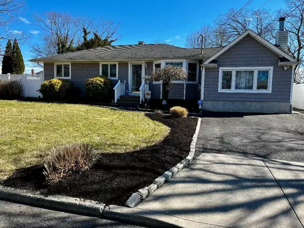 45 Marc ST, Lake Ronkonkoma, NY 11779