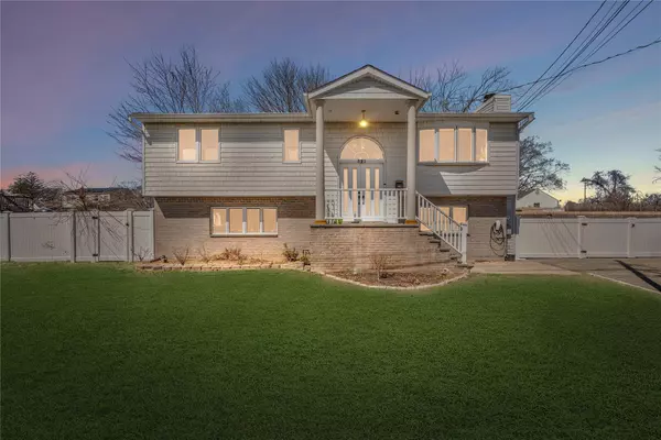 321 Sherbrooke RD, Lindenhurst, NY 11757