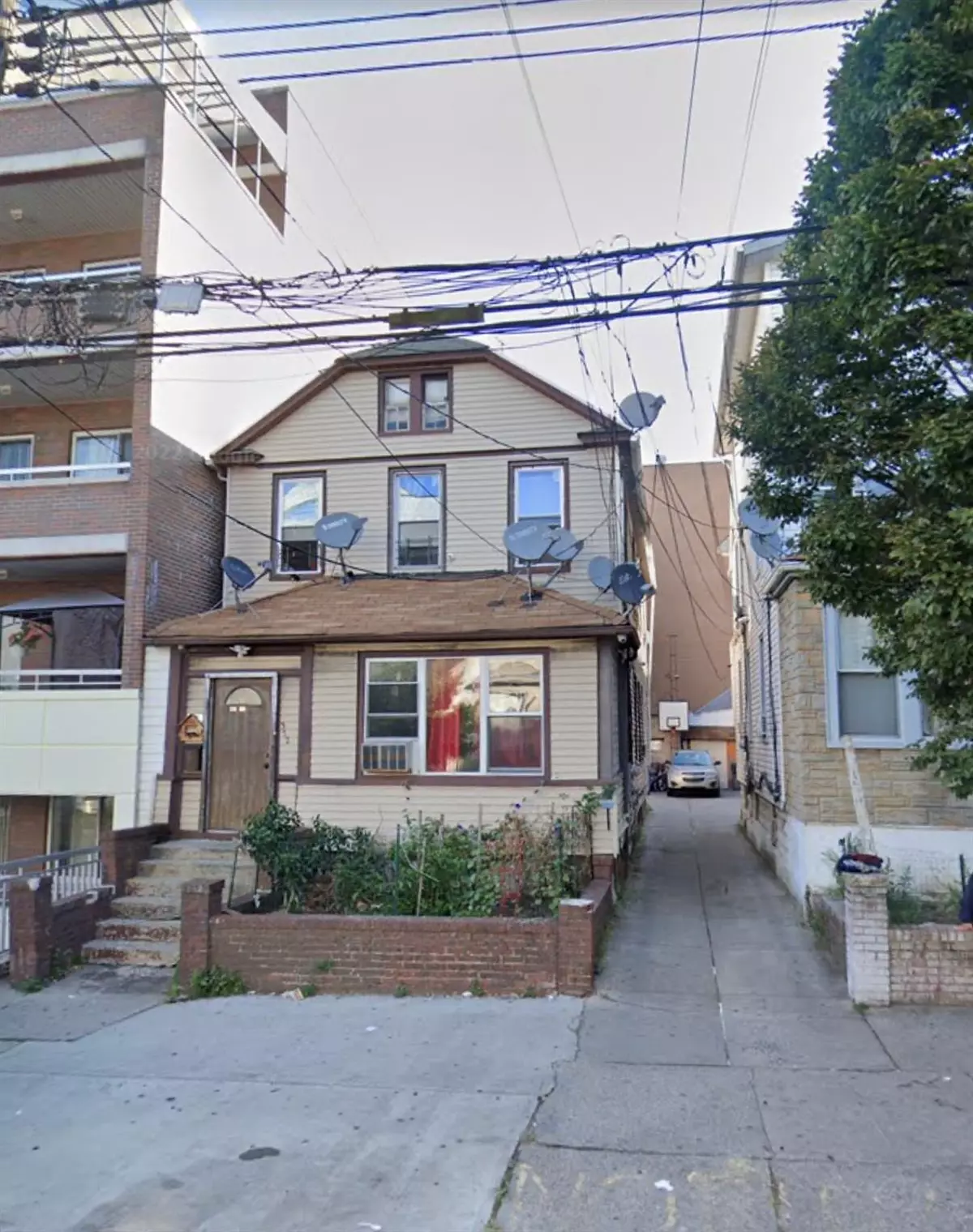 Corona, NY 11368,37-23 111th ST