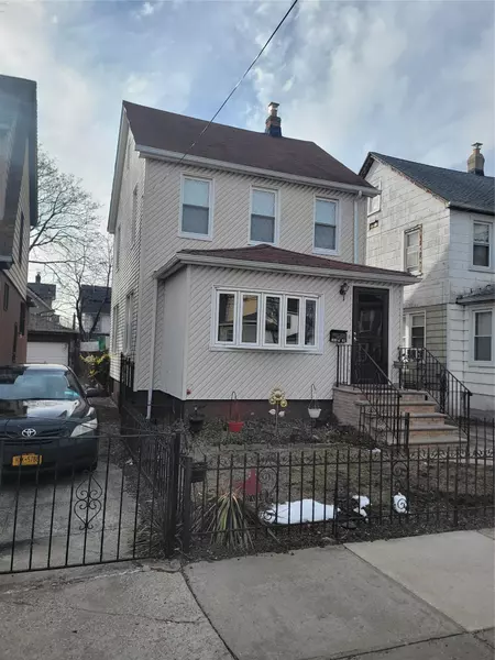 111-16 203RD ST. ST, Saint Albans, NY 11412