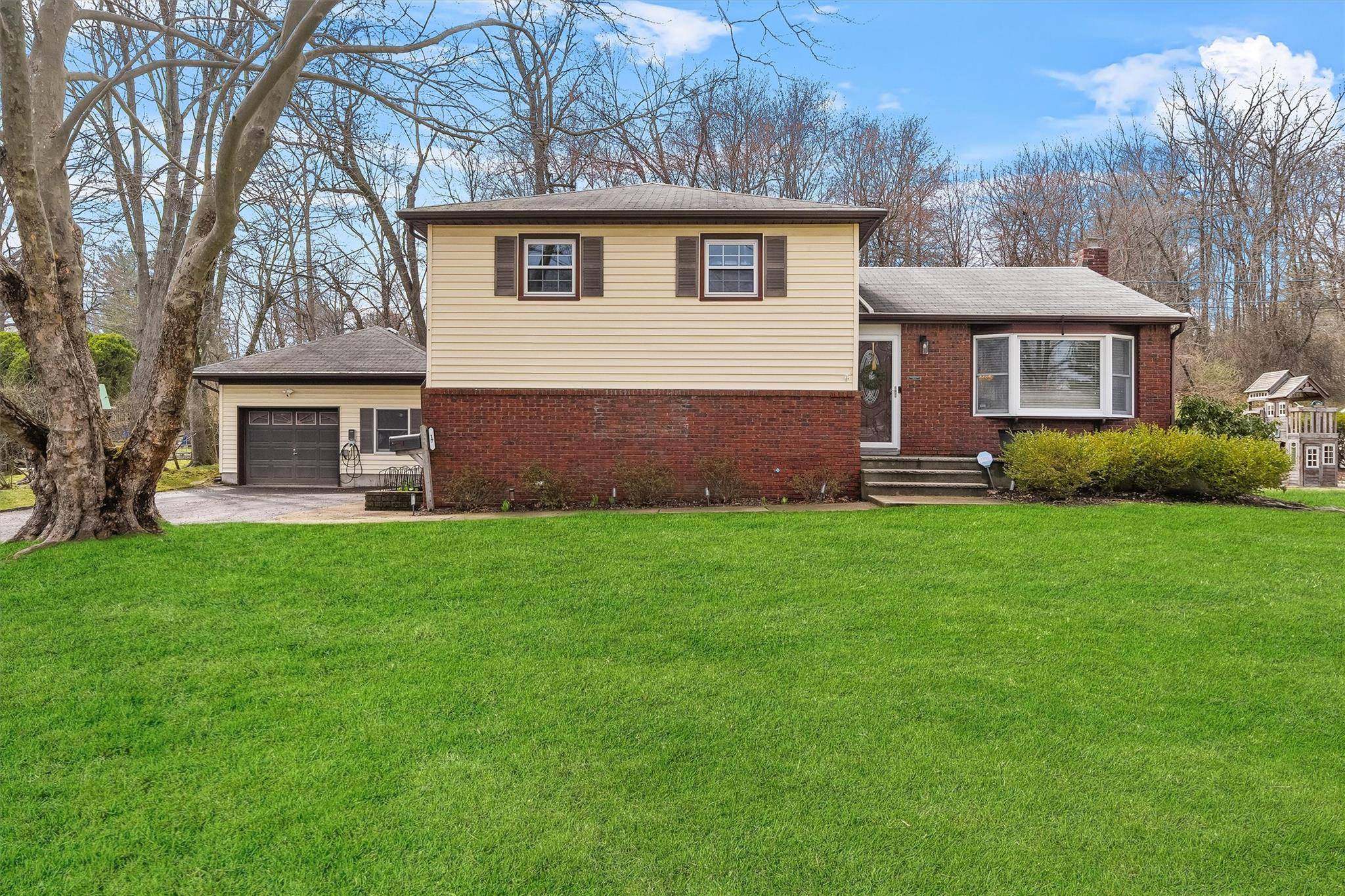 17 Birch DR, Nanuet, NY 10954