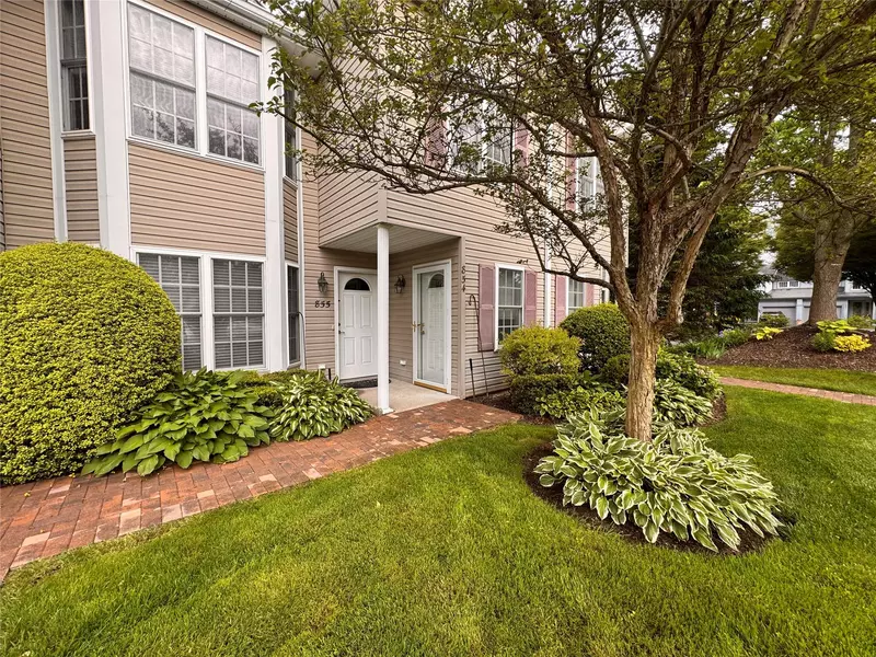 854 Verona DR, Melville, NY 11747