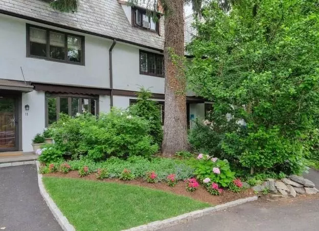 Bronxville, NY 10708,11 Bolton GDNS