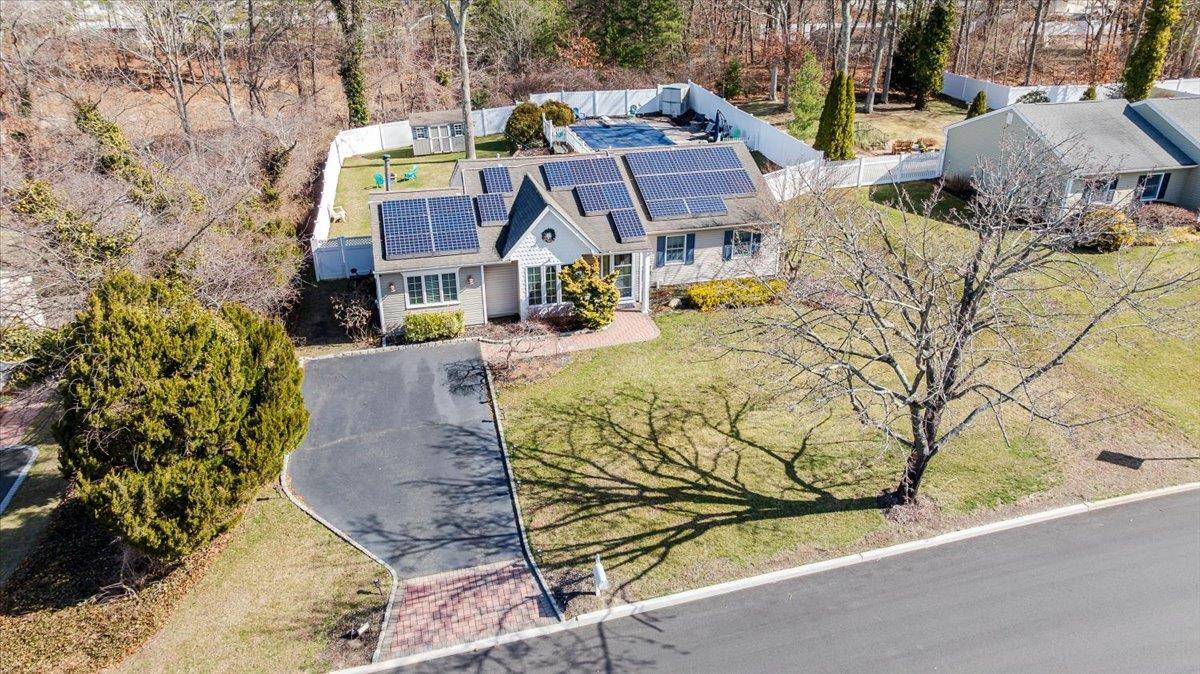 Ridge, NY 11961,7 Marc DR