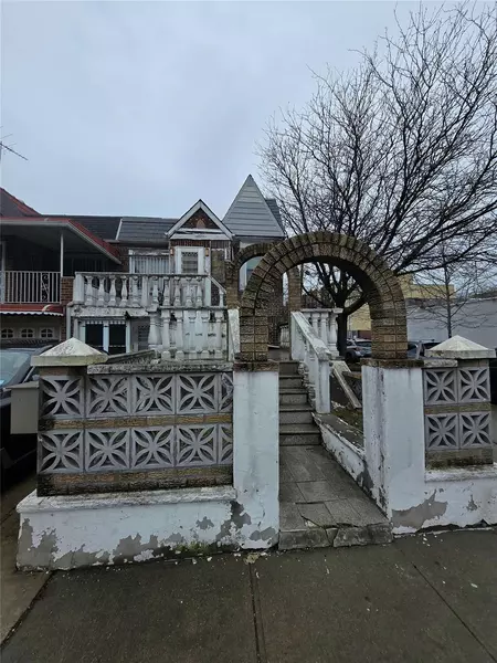 28-02 34th AVE, Astoria, NY 11106