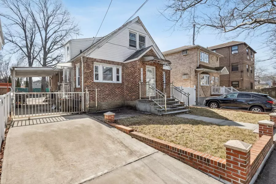 162-12 76th AVE, Fresh Meadows, NY 11366