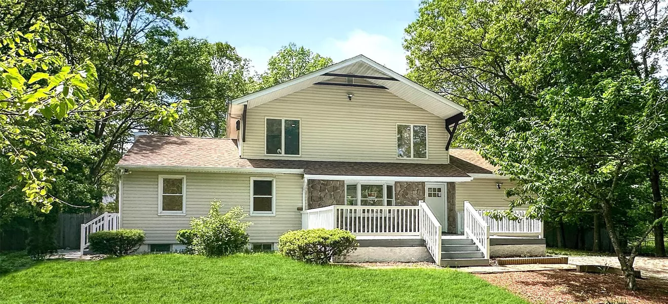 36 Arbutus CT, Ronkonkoma, NY 11779