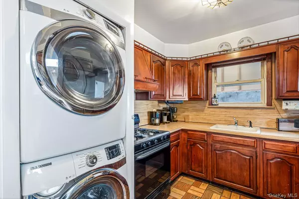 Jamaica, NY 11431,83-18 Parsons BLVD