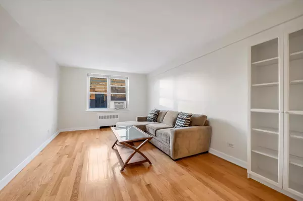 Rego Park, NY 11374,6474 Saunders ST #4A