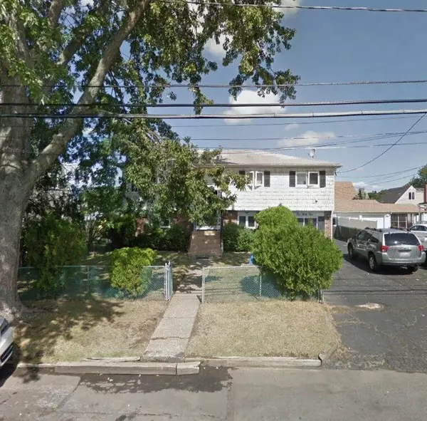 135 Bergen CT, Copiague, NY 11726