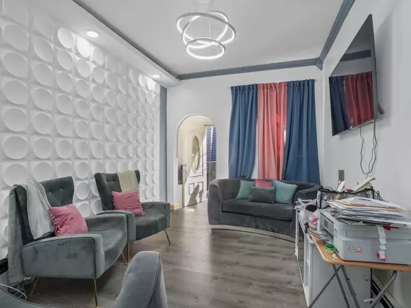 Corona, NY 11368,104-55 39th AVE