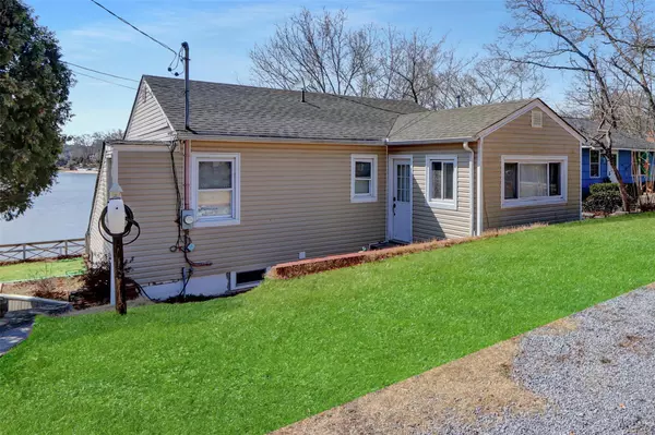 Ridge, NY 11961,243 Lakeside TRL