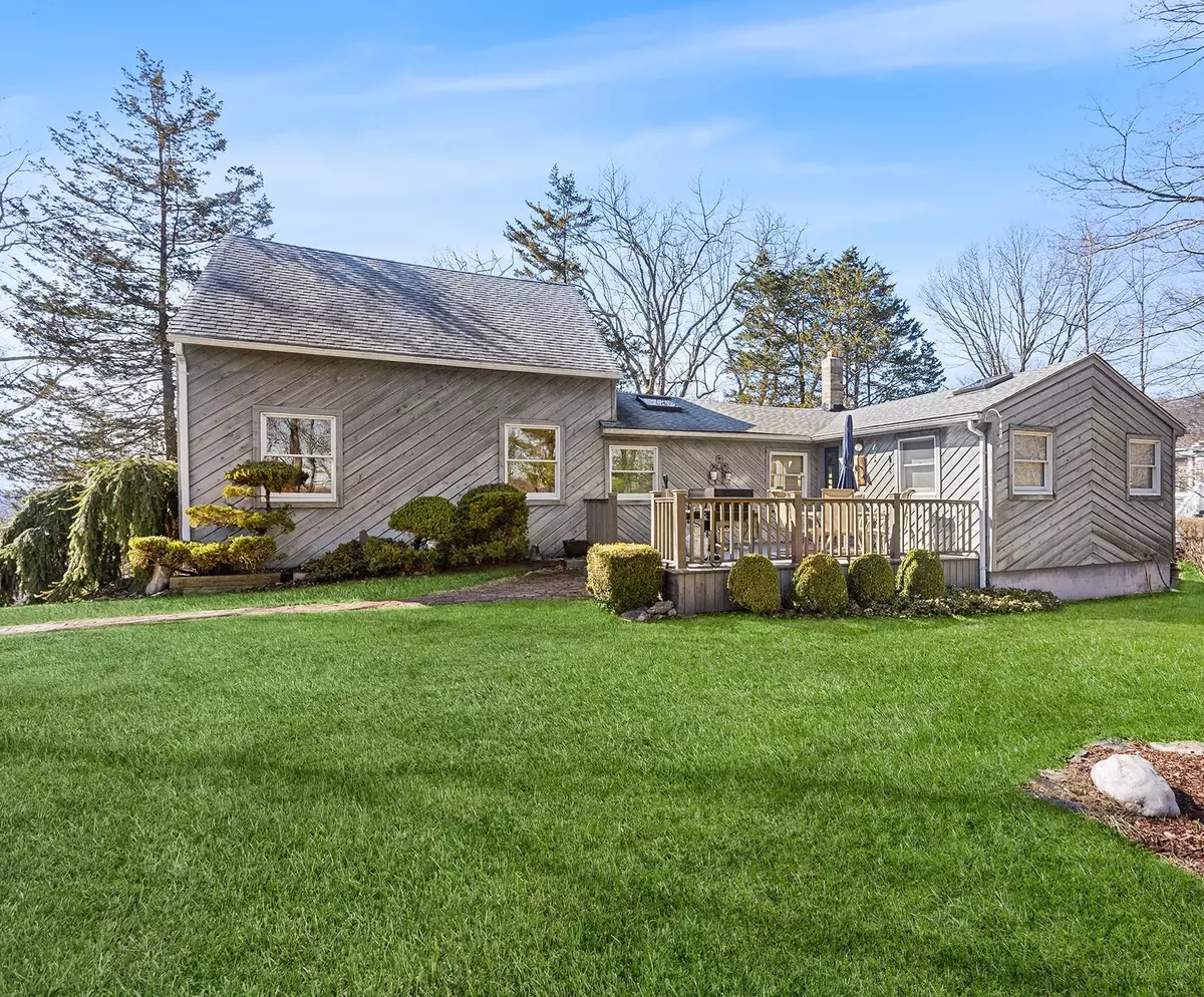 Lake Peekskill, NY 10537,40 Maple RD
