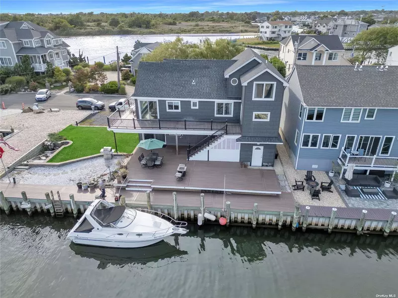 Lindenhurst, NY 11757