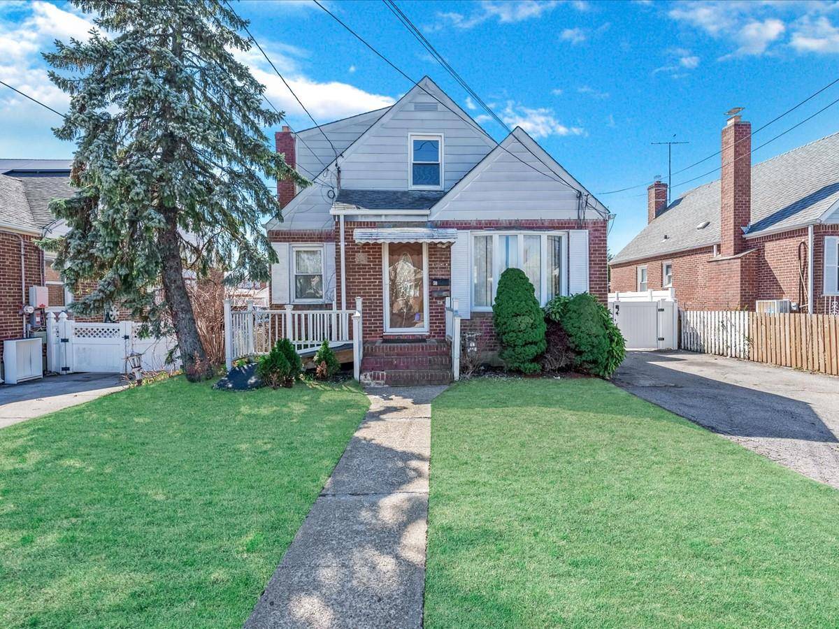 50 Stephen PL, Valley Stream, NY 11580