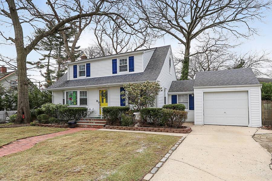 2080 Washington ST, Merrick, NY 11566