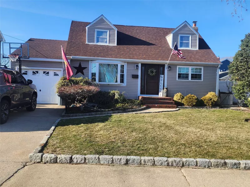 58 Lincoln BLVD, Bethpage, NY 11714