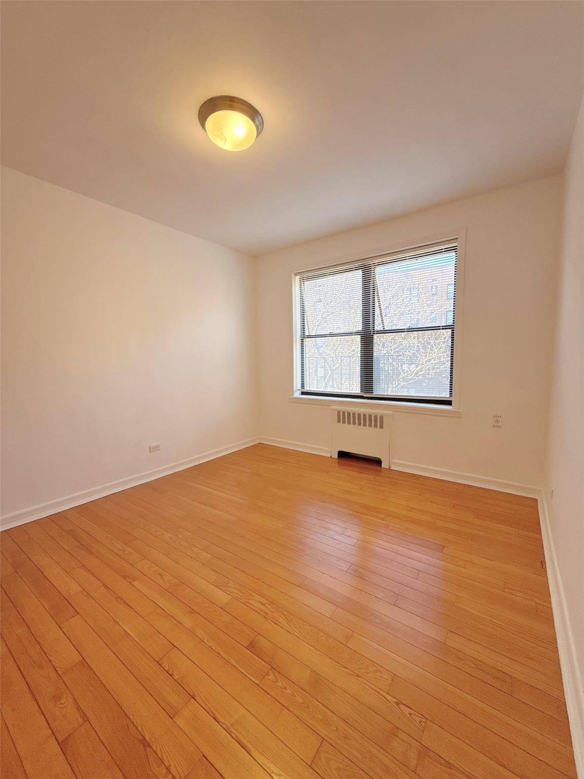 Elmhurst, NY 11373,44-05 Macnish ST #4D