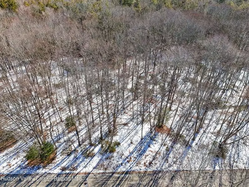 37 Wynkoop DR, Kerhonkson, NY 12446