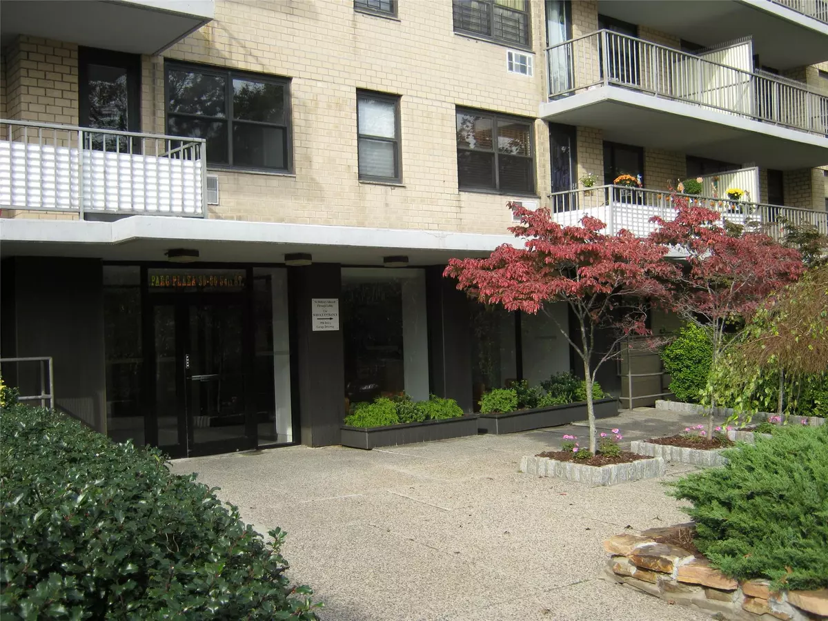 Woodside, NY 11377,39-60 54 ST #4V