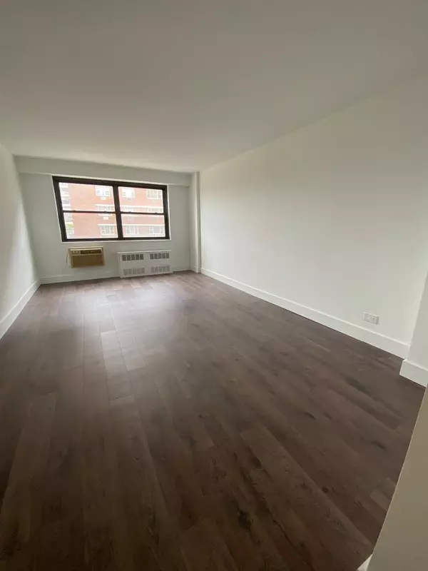 Woodside, NY 11377,39-60 54 ST #4V
