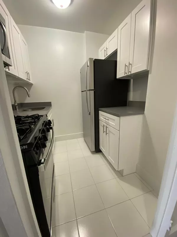 Woodside, NY 11377,39-60 54 ST #4V