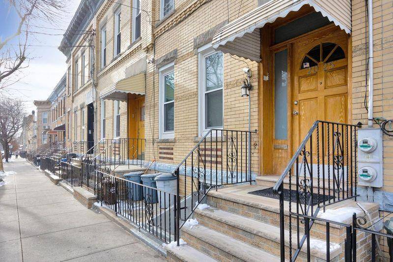 20-25 Linden ST, Ridgewood, NY 11385