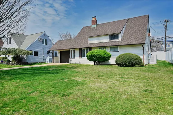 Wantagh, NY 11793,293 Duckpond DR