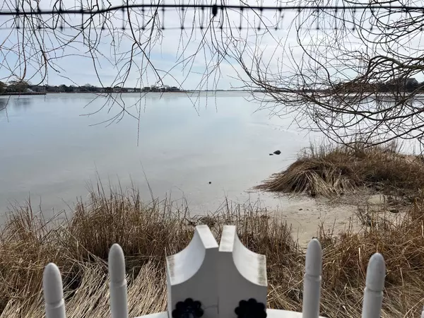 Southampton, NY 11968,61 Middle Pond Rd