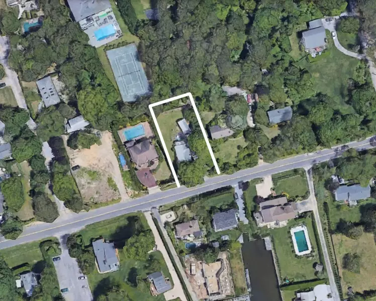 61 Middle Pond Rd, Southampton, NY 11968