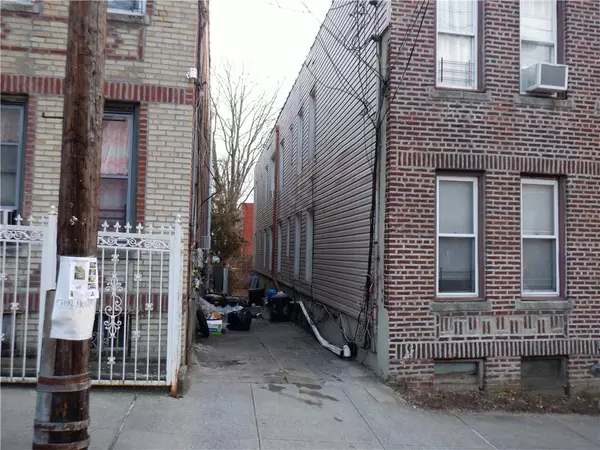 Bronx, NY 10466,632 E 223rd ST